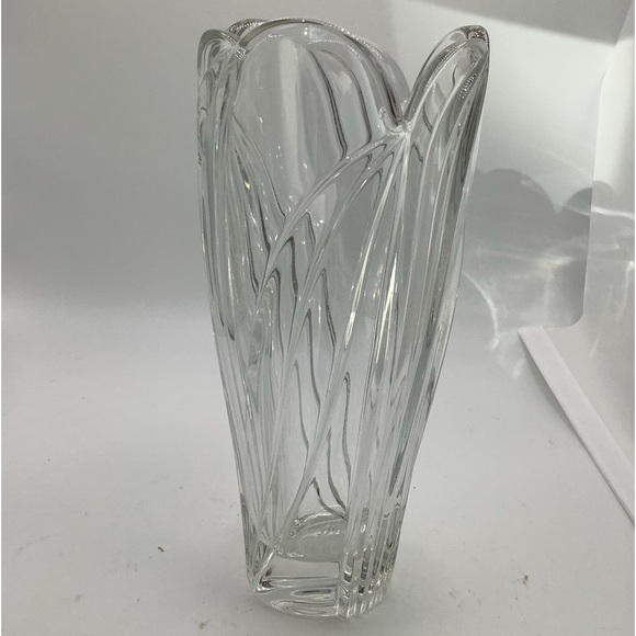 Large 10” Fluted Crystal Vase - Picture 3 of 14